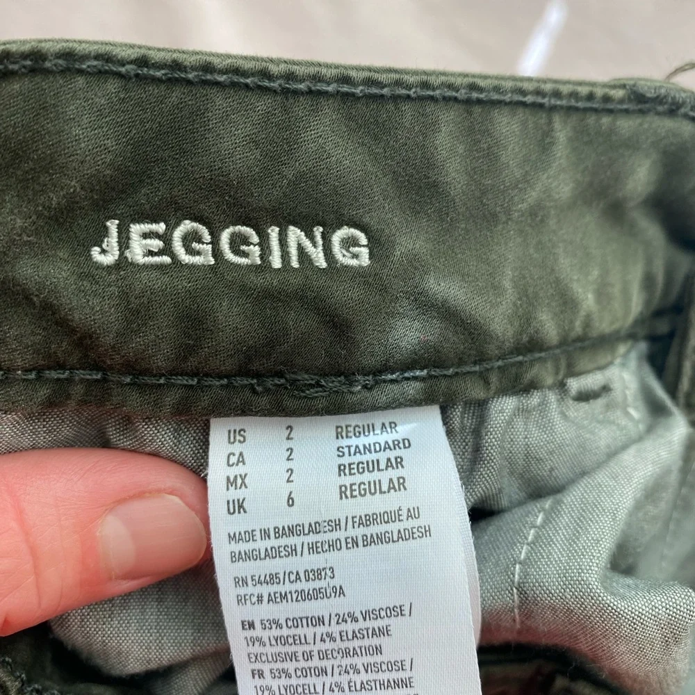American Eagle Distressed Green Jeggings size 2